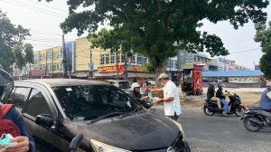 Cegah Dampak Kabut Asap, PWI Riau Bagikan Masker ke Masyarakat